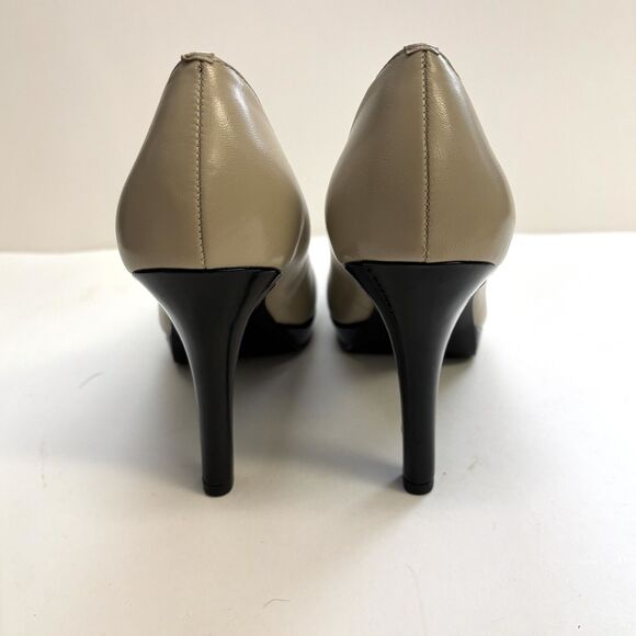 TAHARI Laura Two Tone Leather Pump Heels Black & Tan NEW - Picture 3 of 11